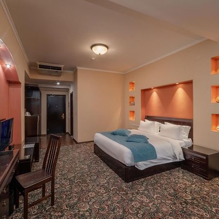 Jannat Regency Hotel Bișkek Exterior foto