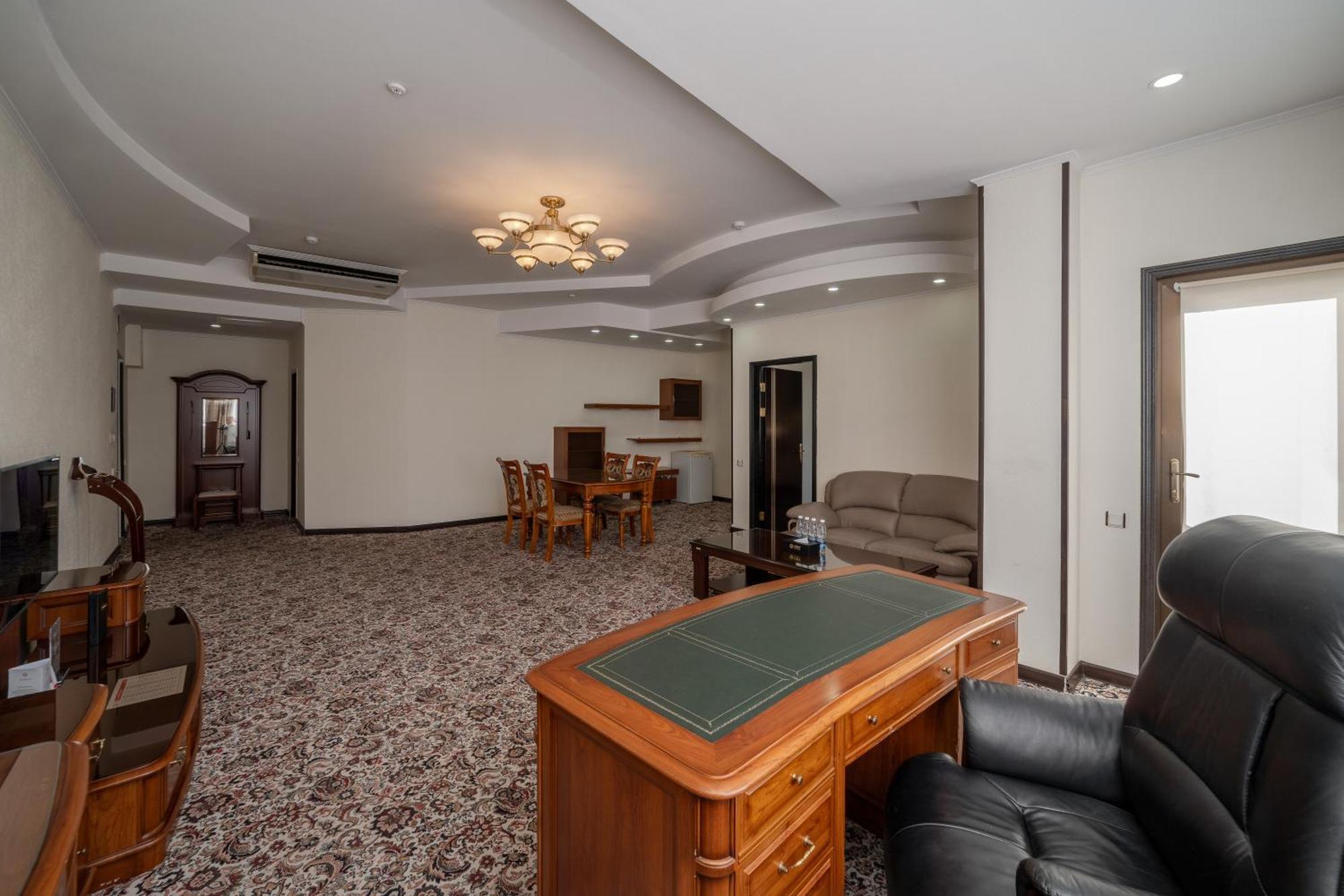 Jannat Regency Hotel Bișkek Exterior foto