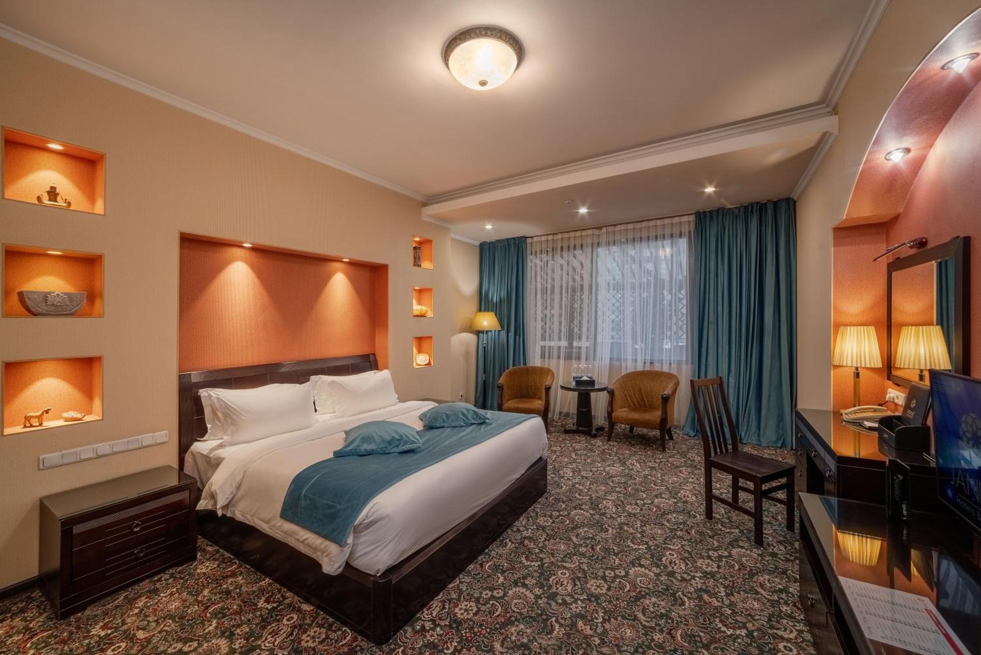Jannat Regency Hotel Bișkek Exterior foto