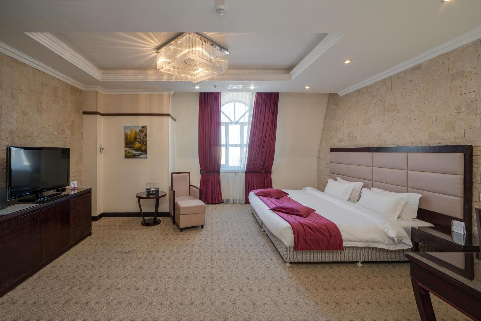 Jannat Regency Hotel Bișkek Exterior foto